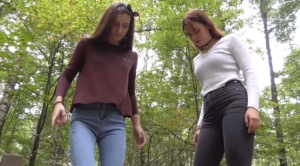 AZAZEL两女孩户外高跟凉鞋踩龙虾-97LZTDGXFC-000003132704007