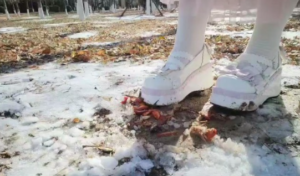 C3941 - 潇雅白丝lo鞋雪地踩烂金鱼和雪泥融为一体-97LZTDGXFC-00000313270804
