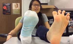 亚裔学生，长相一般但很真实，足秀加挠痒2-97LZTDGXFC-00000313271329