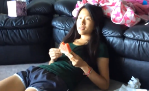 亚裔学生，长相一般但很真实，足秀加挠痒9-97LZTDGXFC-00000313271592