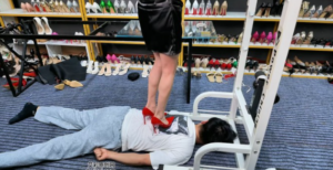 来自大红高跟的折磨-97LZTDGXFC-00000313271874