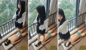 超甜美长腿小姐姐白色匡威帆布鞋踩狗-97LZTDGXFC-00000313272339