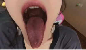 【GTS-VR】莫瑶女神长舌口水洗礼-97LZTDGXFC-00000313272625