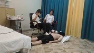 精神小妹真实双人暴力踹头鞋底剁头-97LZTDGXFC-00000313272721