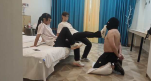 精神小妹真实双人暴力踹头鞋底剁头-97LZTDGXFC-00000313272721