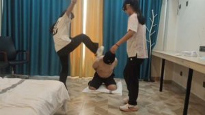 精神小妹真实双人暴力踹头鞋底剁头-97LZTDGXFC-00000313272721
