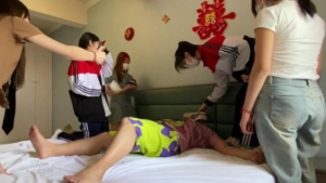 【精神小妹】对男同学动私刑-97LZTDGXFC-00000313272750