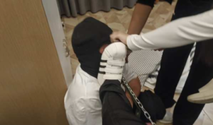 精神小妹四人暴力真实殴打贱狗棉袜圣水口水羞辱-97LZTDGXFC-00000313272942