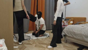 精神小妹四人暴力真实殴打贱狗棉袜圣水口水羞辱-97LZTDGXFC-00000313272942