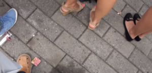 国外演唱会美女观众激情热舞无意识碾踩面包-97LZTDGXFC-00000313273319363