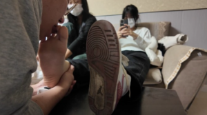 精神小妹 闻原味棉袜舔脚踩踏-97LZTDGXFC-000003132733193866